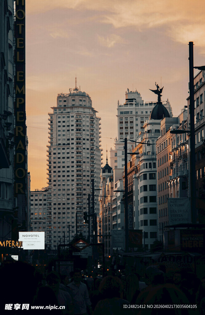 城市黄昏高楼景观