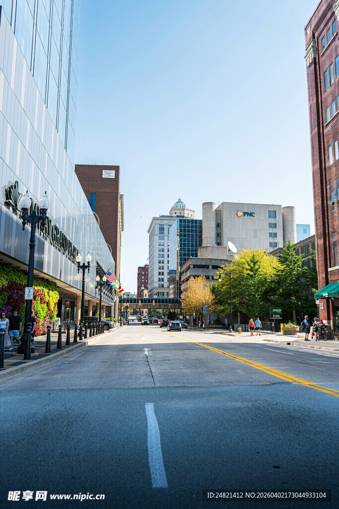 城市街道空旷景象