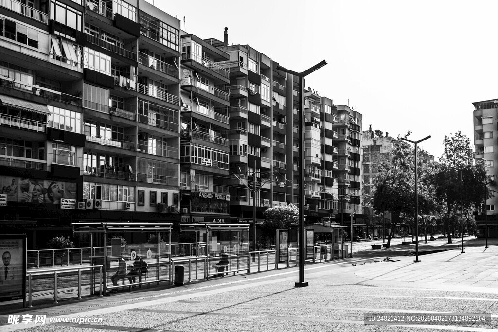 老旧居民楼街道景象