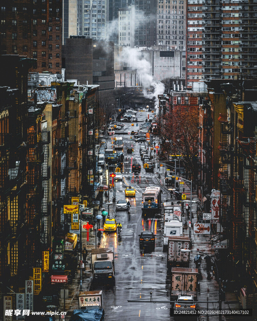 城市繁忙街道景象