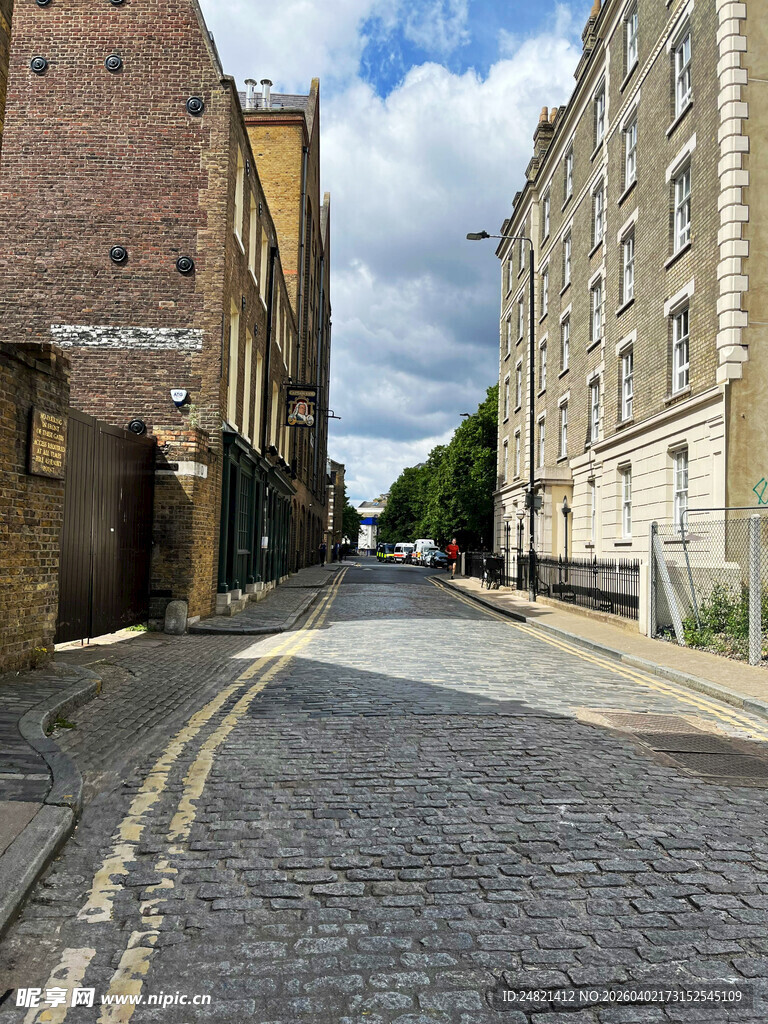 古老街道的静谧风光