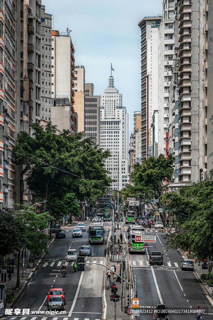 城市繁华街道景象