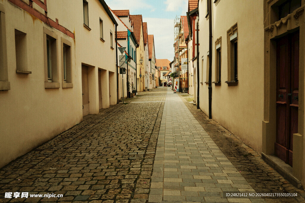 欧洲小镇静谧的石板小巷
