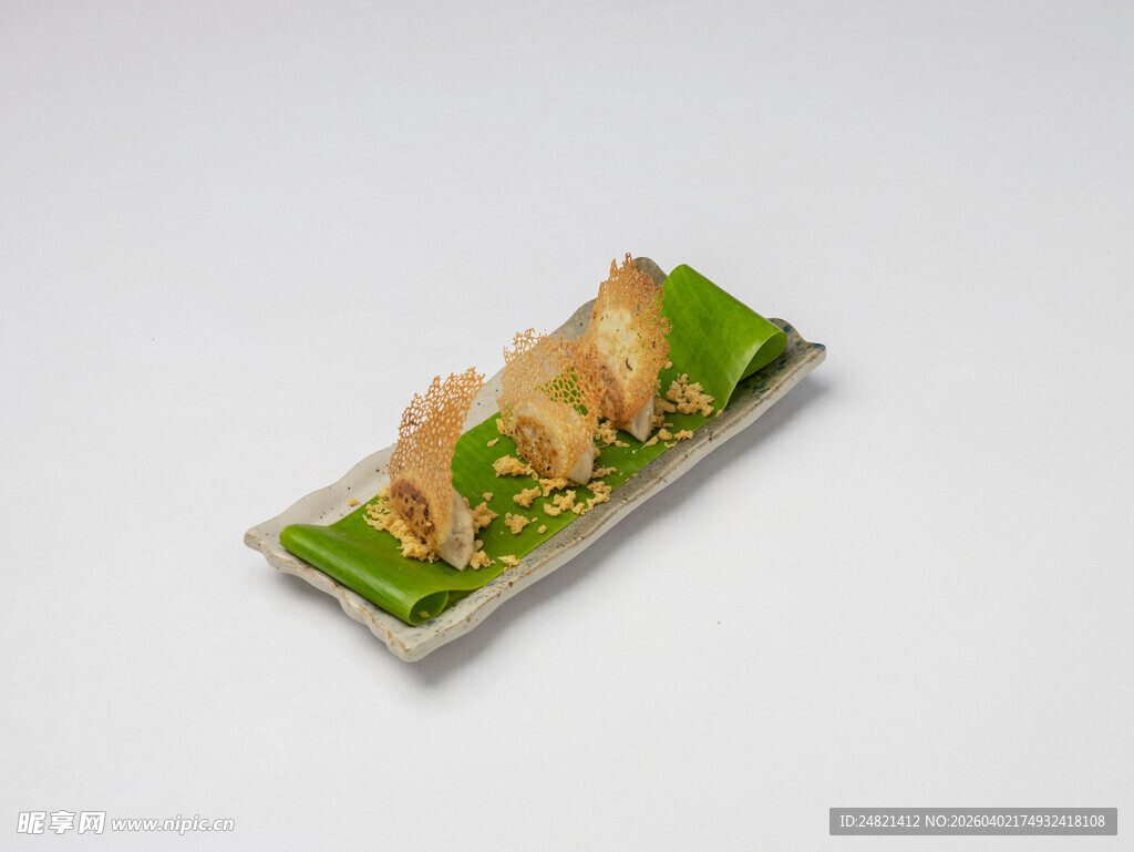 精致卷状美食摆盘展示