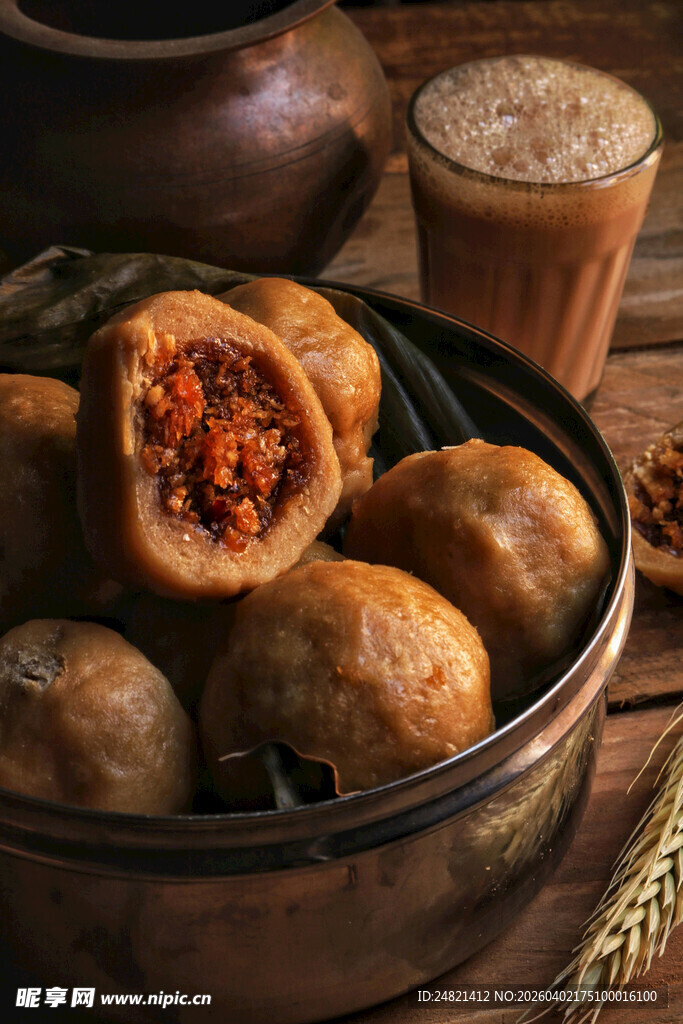 传统美食糯米团子与饮品