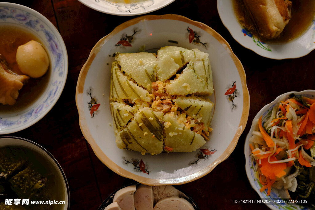 丰盛中式菜肴拼盘