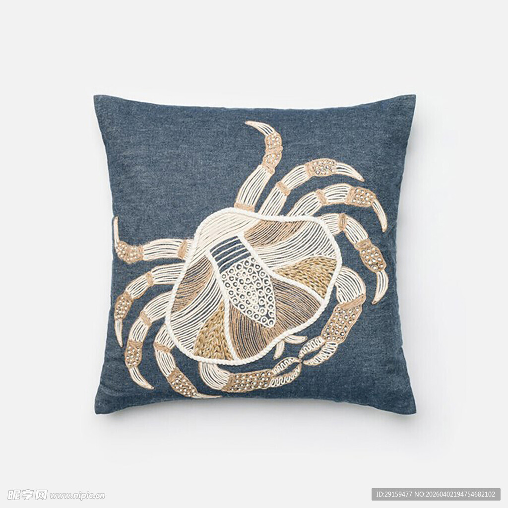 蓝底刺绣螃蟹抱枕