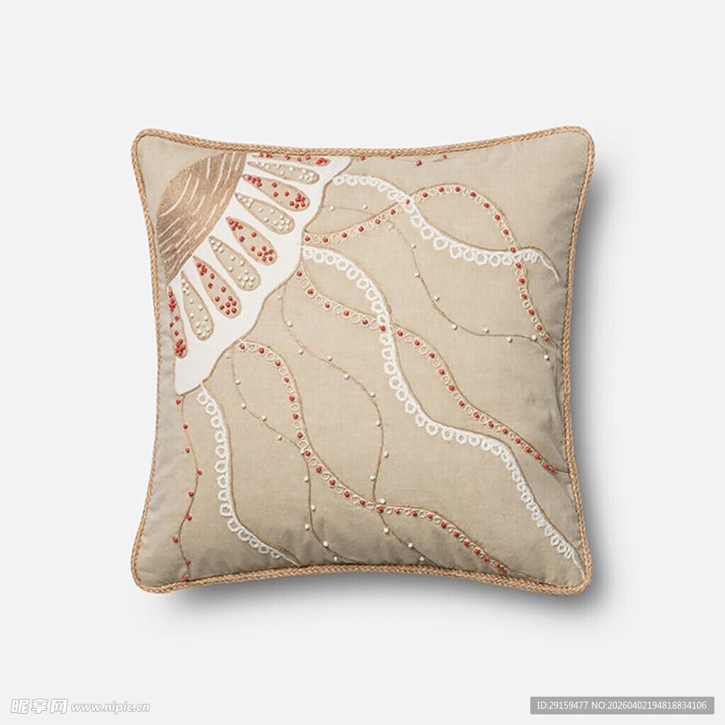 米色刺绣花纹抱枕