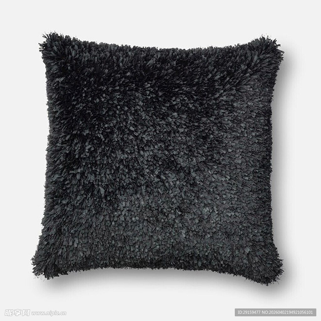 黑色毛绒抱枕