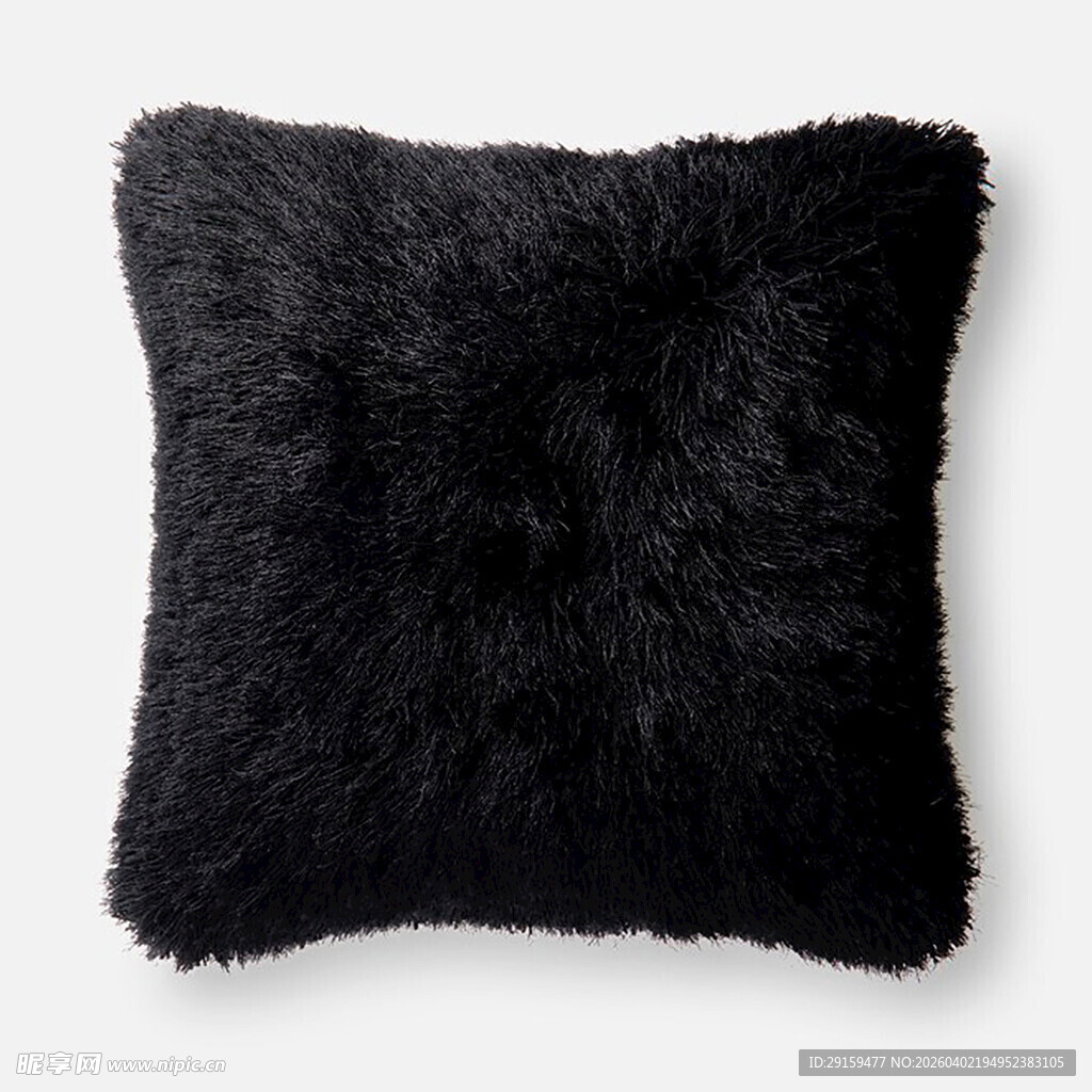 黑色毛绒抱枕