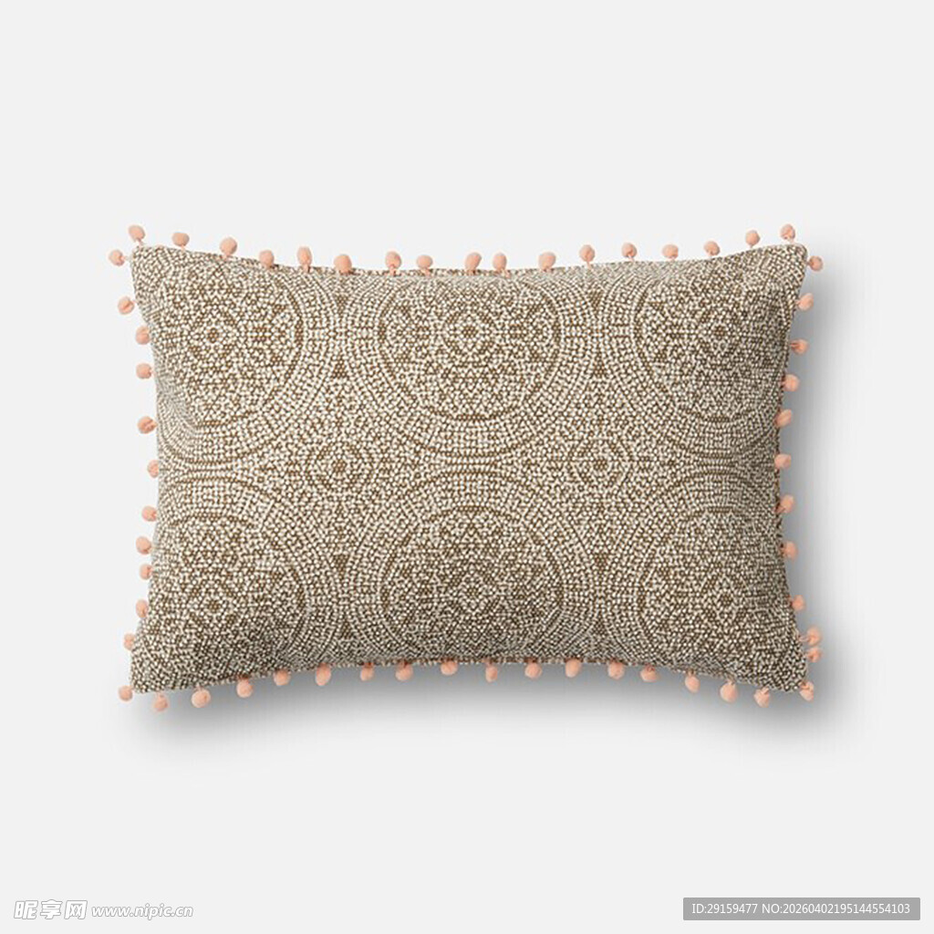 米色带钉装饰抱枕