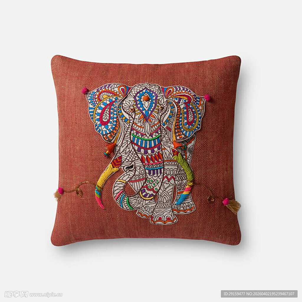 刺绣大象图案的红色抱枕