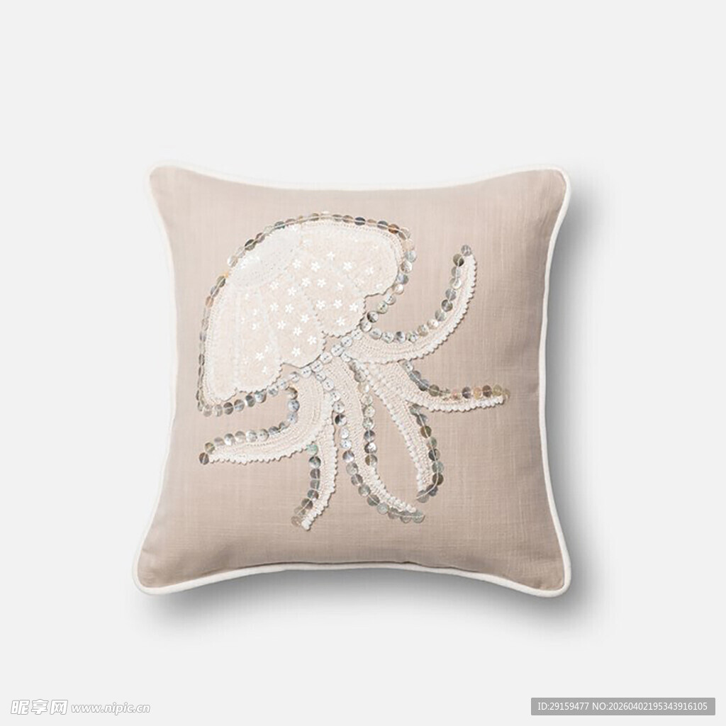 刺绣章鱼图案的米色抱枕