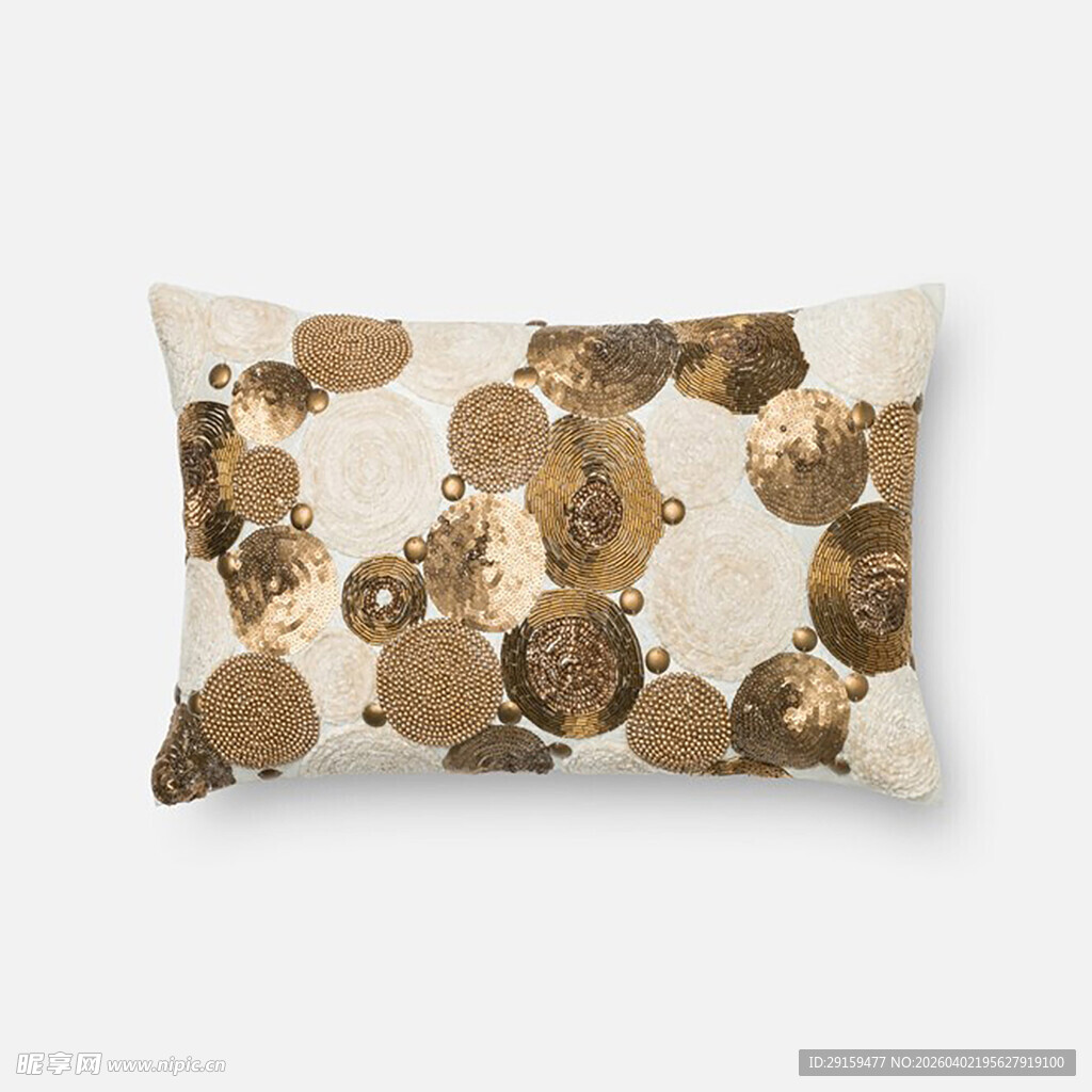 棕白花纹装饰抱枕