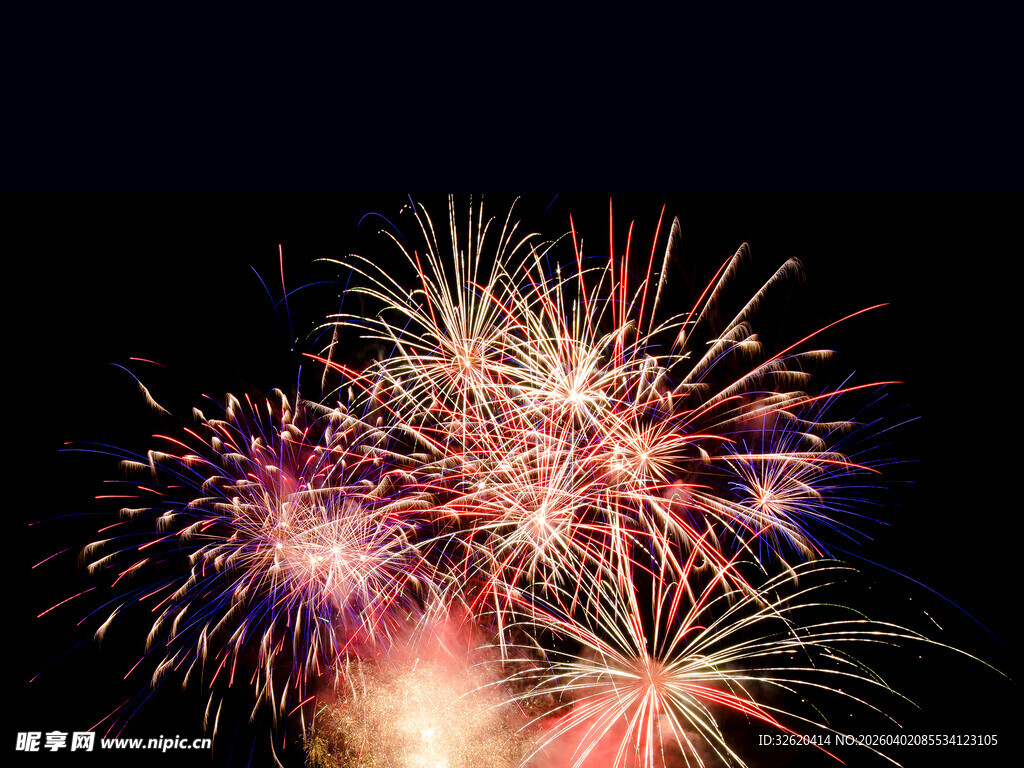 夜空中绚烂的烟花绽放