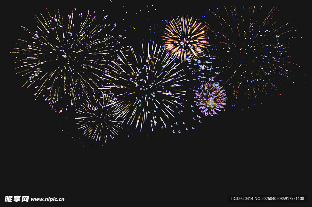 夜空中绚烂的烟花绽放