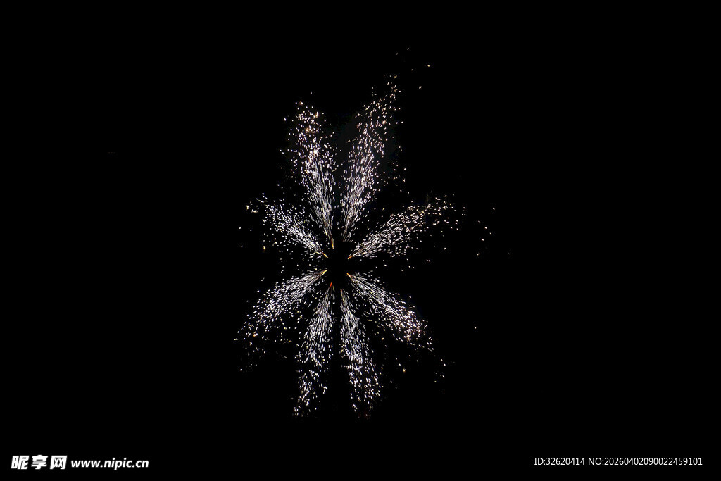 黑色背景下的璀璨烟花