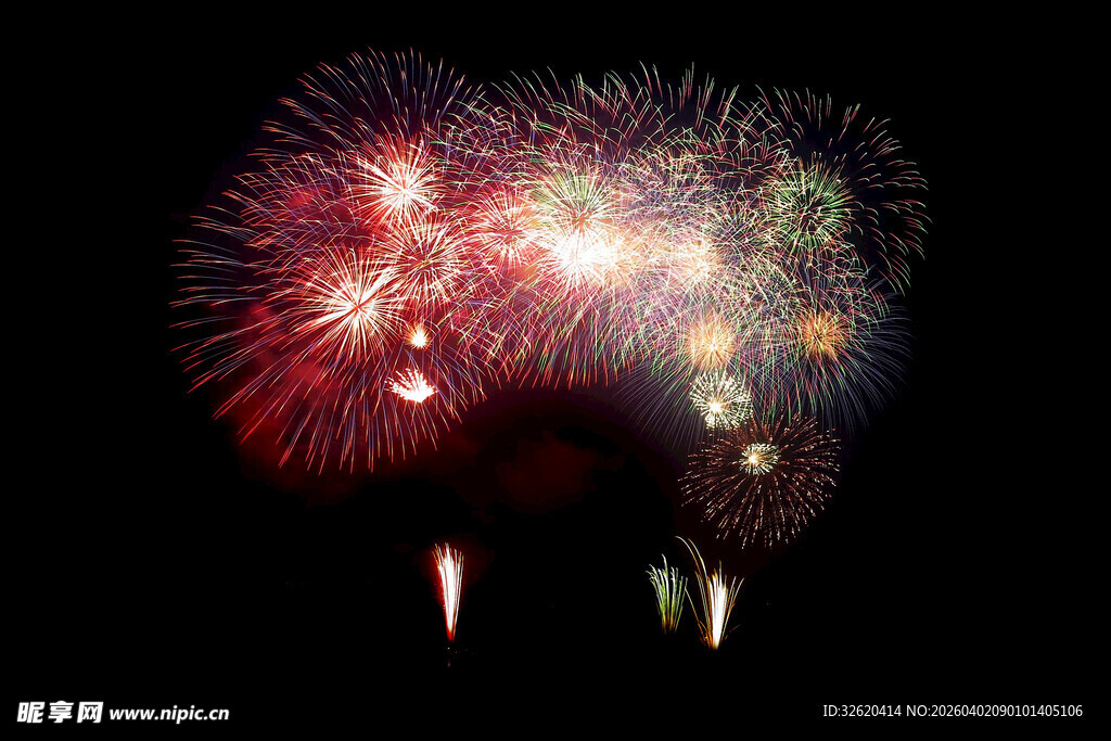 绚丽烟花绽放夜空