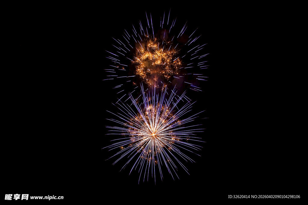 夜空中绚丽绽放的烟花