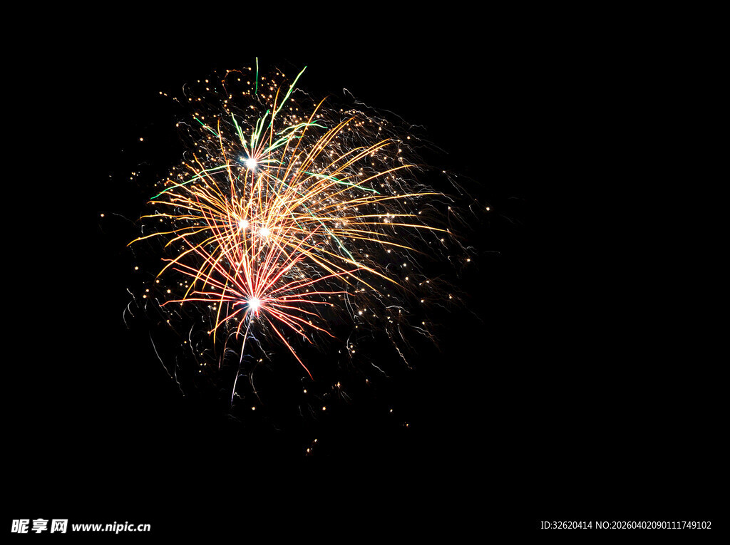 夜空中绚丽绽放的烟花