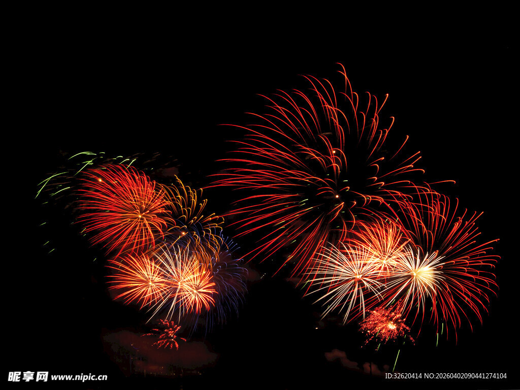 绚丽烟花绽放夜空