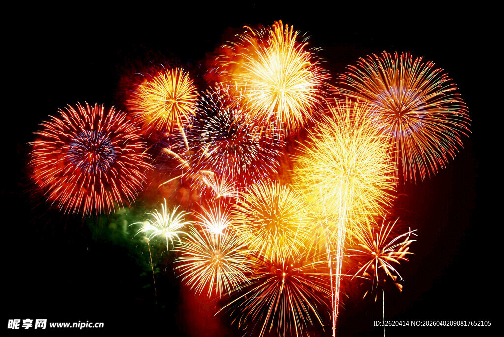 绚丽烟花绽放夜空中