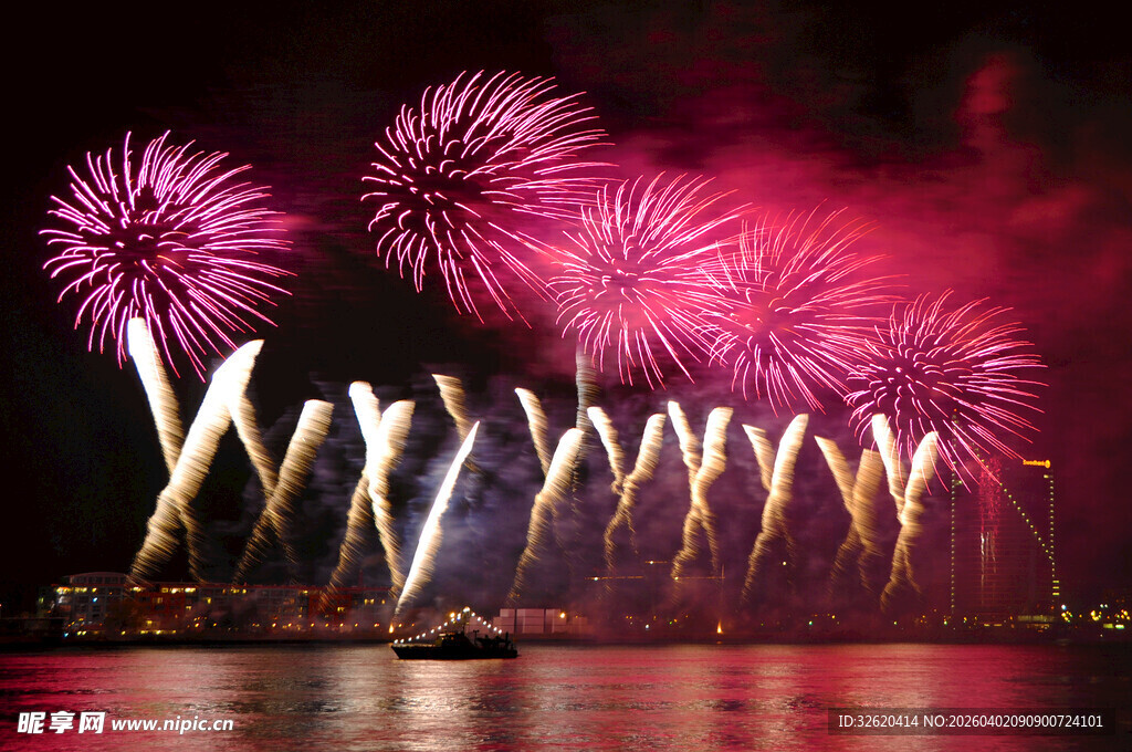 绚丽烟花点亮夜空