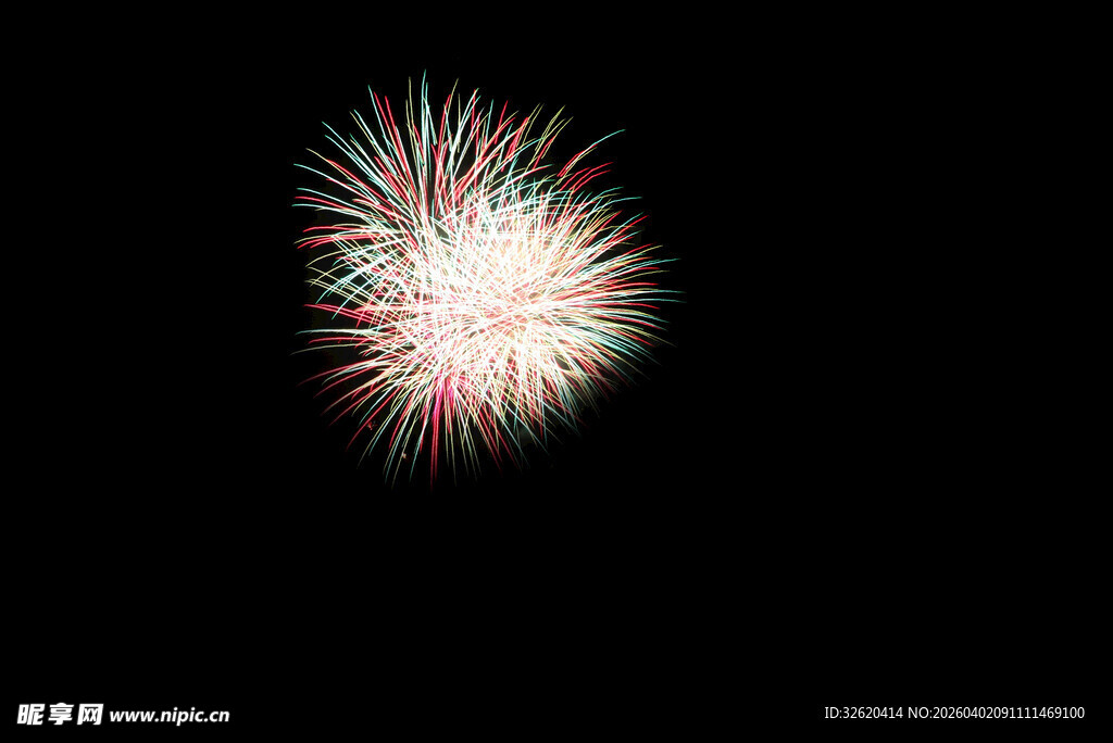 夜空中绽放的绚丽烟花