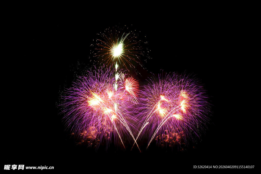 绚丽烟花绽放夜空