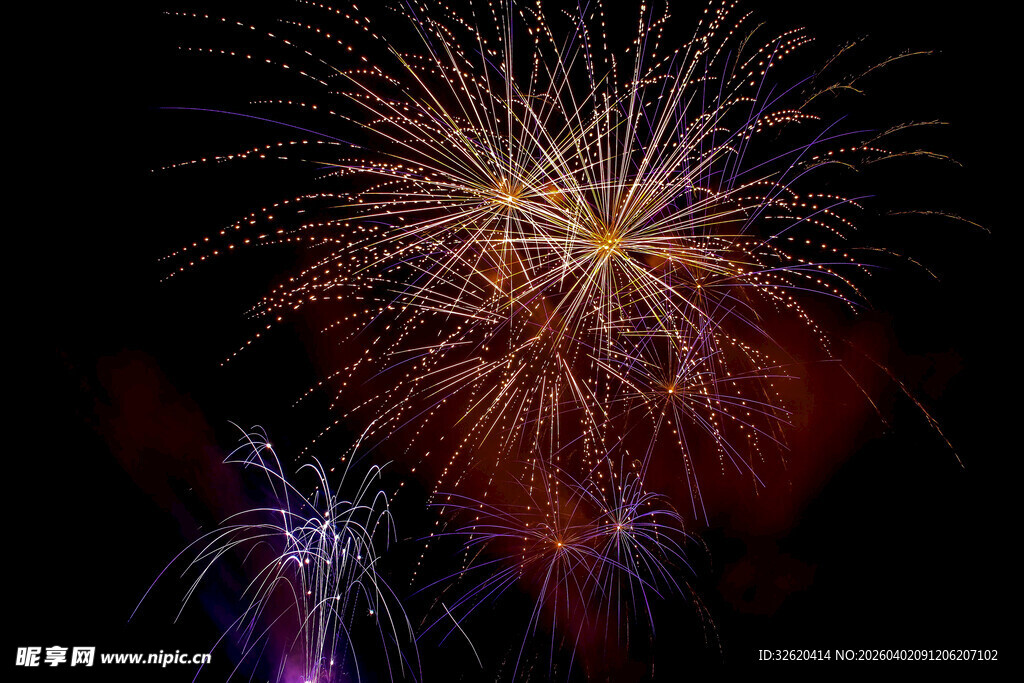 绚丽烟花绽放夜空