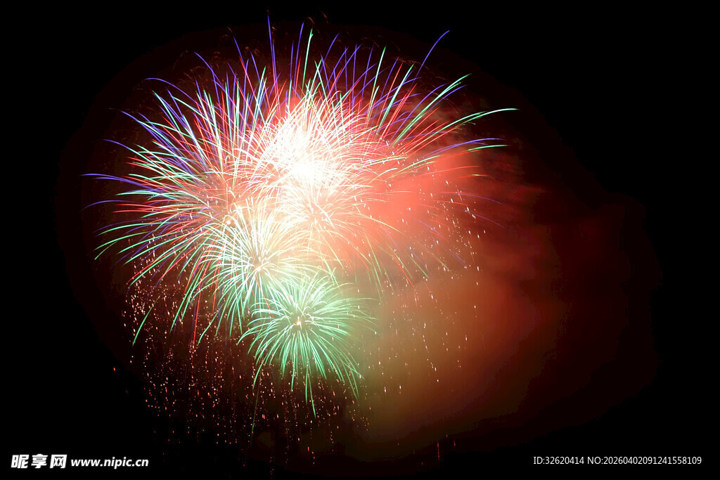 绚丽烟花绽放瞬间