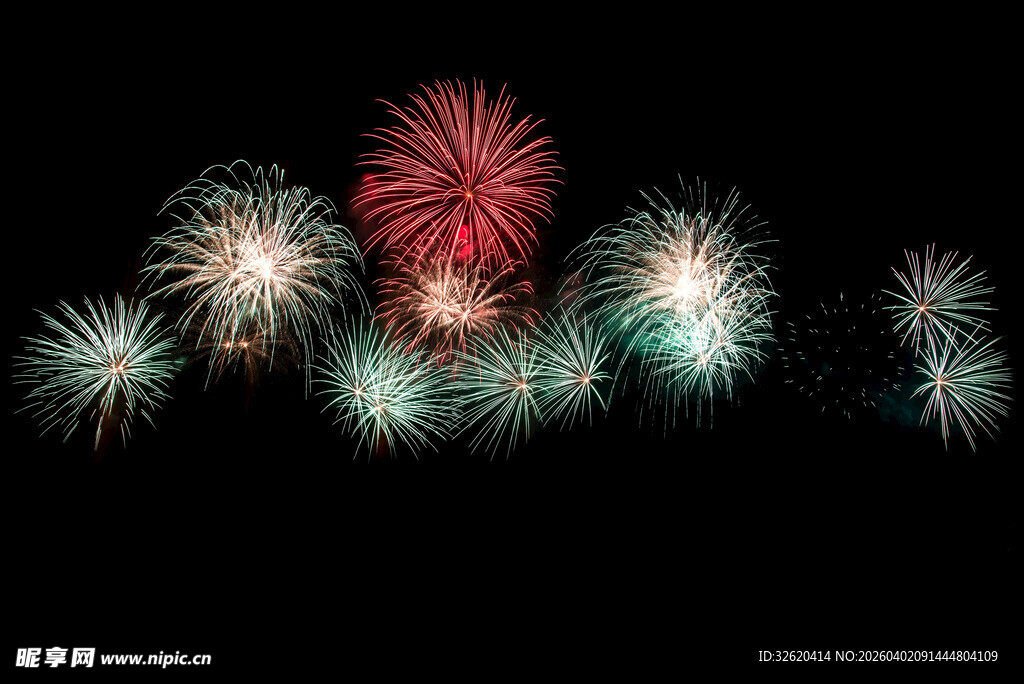 绚丽烟花绽放夜空