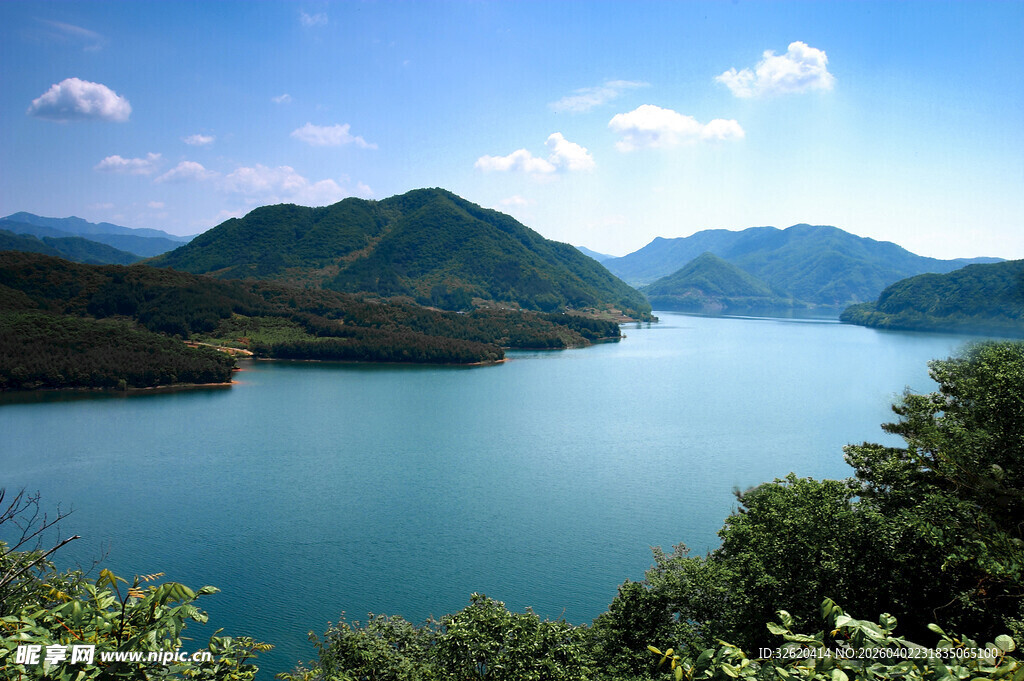 秀丽山水湖景风光图