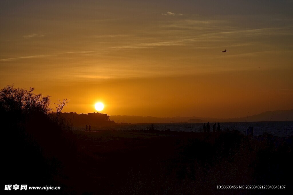 日落时分的美丽天际线
