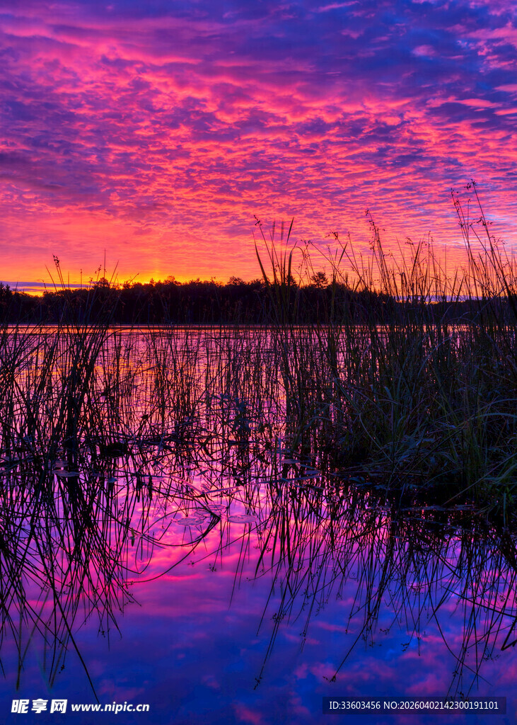 湖畔绚丽晚霞美景
