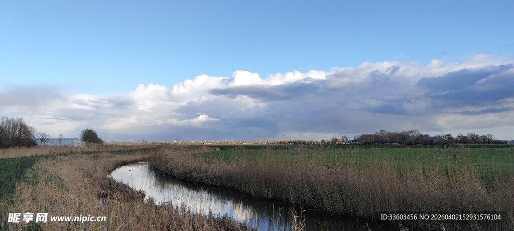 田野河畔风光