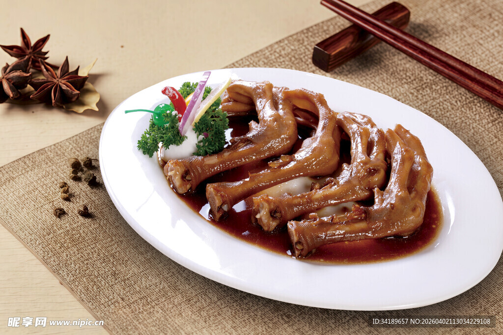 酱香卤鸭掌