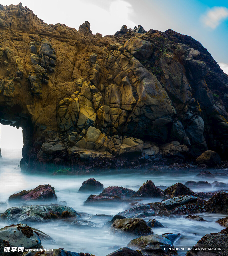 海边岩石天然拱形奇观