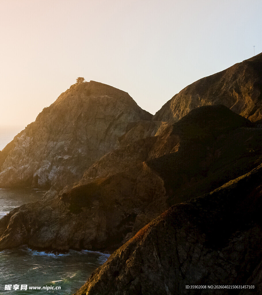 日落时分的山海壮丽景色
