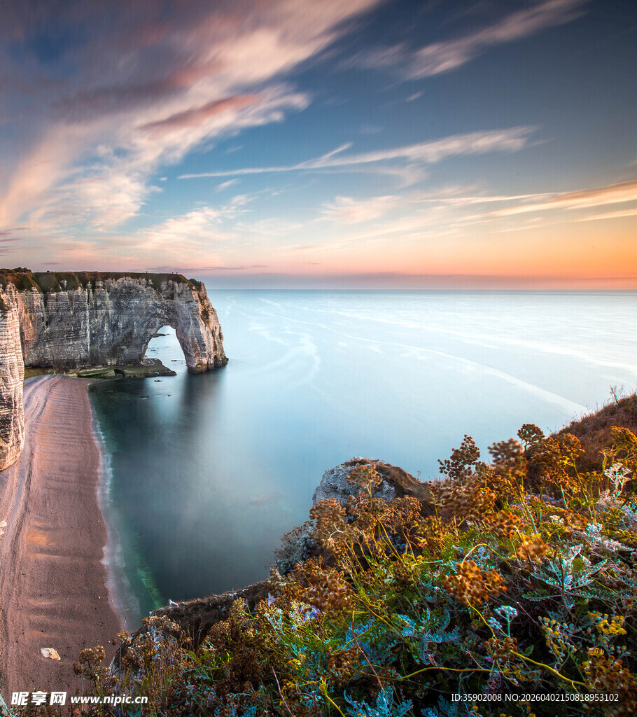 海边壮美拱形岩石景观