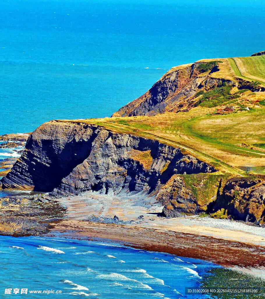 海岸风光蓝天下的壮丽景致