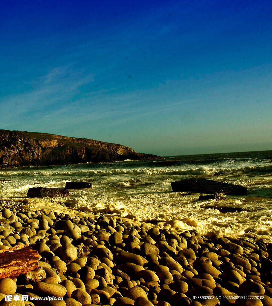 海边石滩的美丽景致