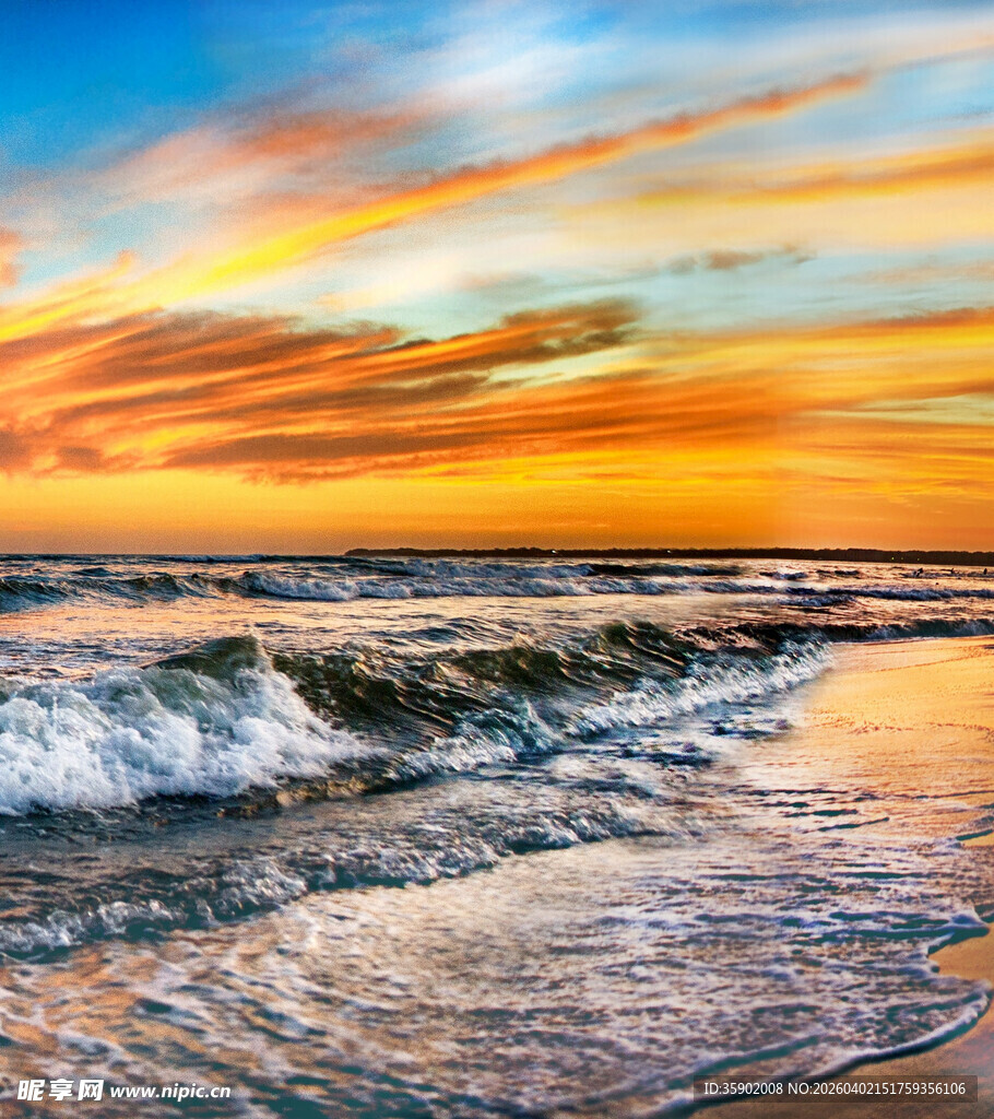 海边绚烂日落海浪翻涌