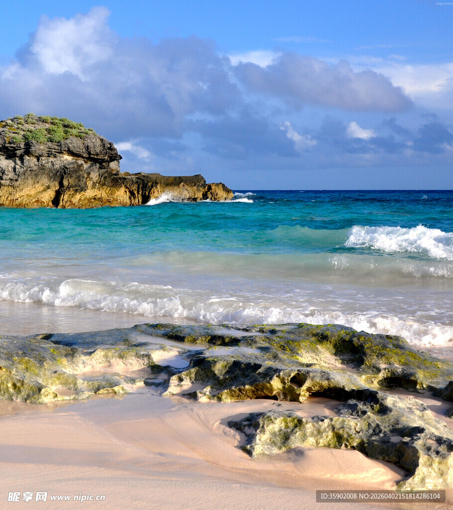 美丽海滨风光海浪拍沙滩