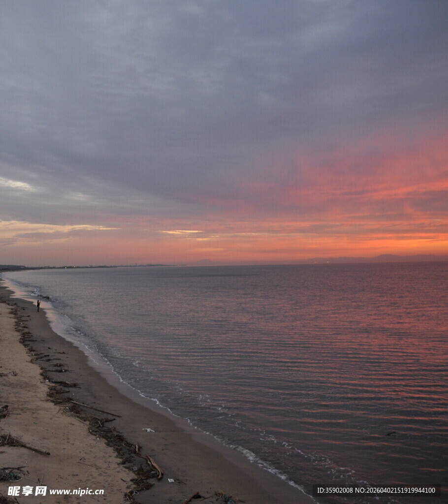 海边壮丽的日落美景