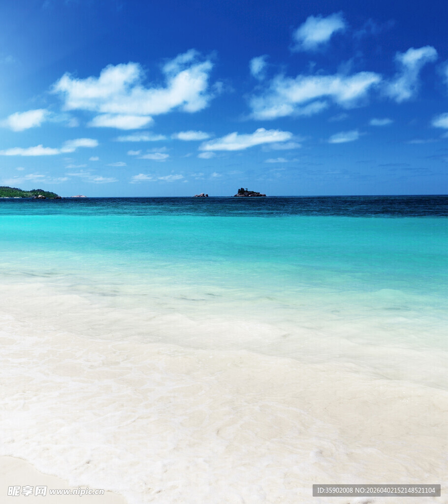 美丽海滩与湛蓝海洋风光