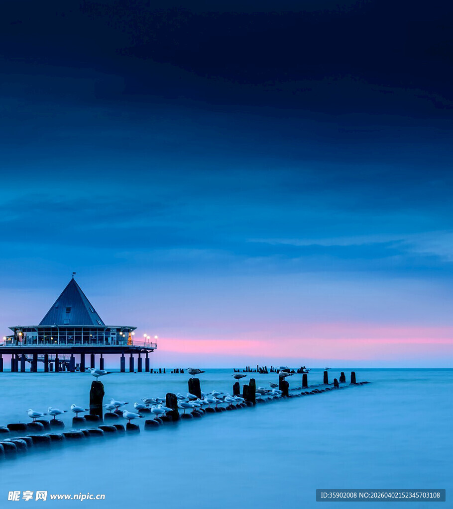 海边栈桥日落美景