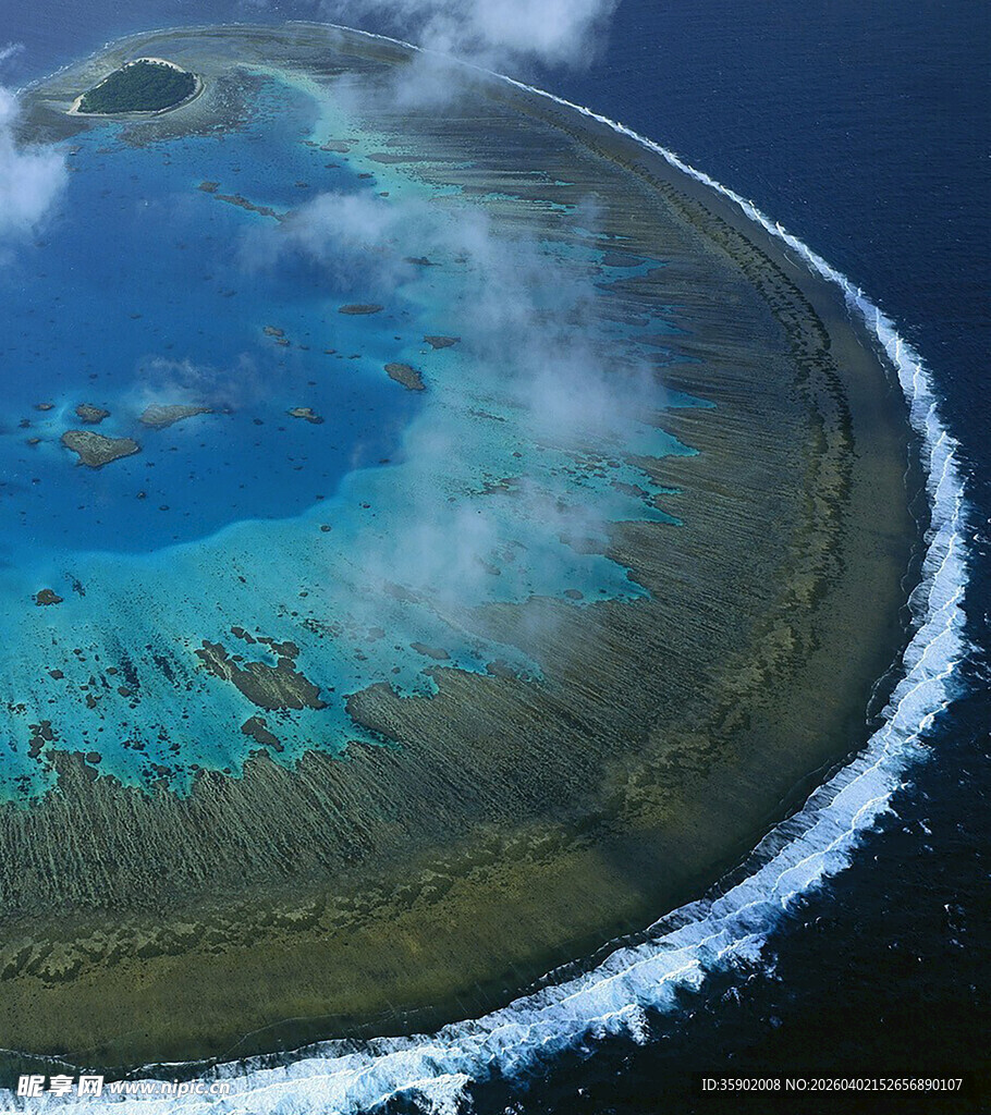 美丽壮观的环形珊瑚岛