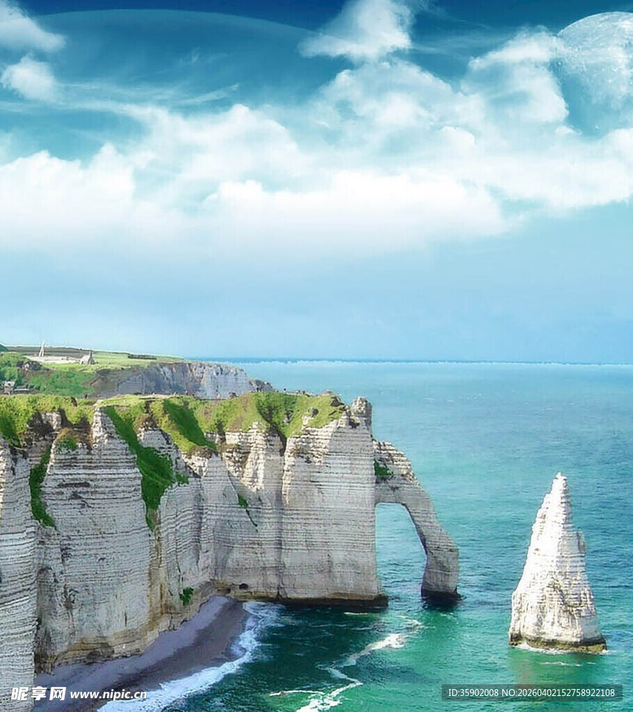 壮观海岸悬崖与海中岩拱