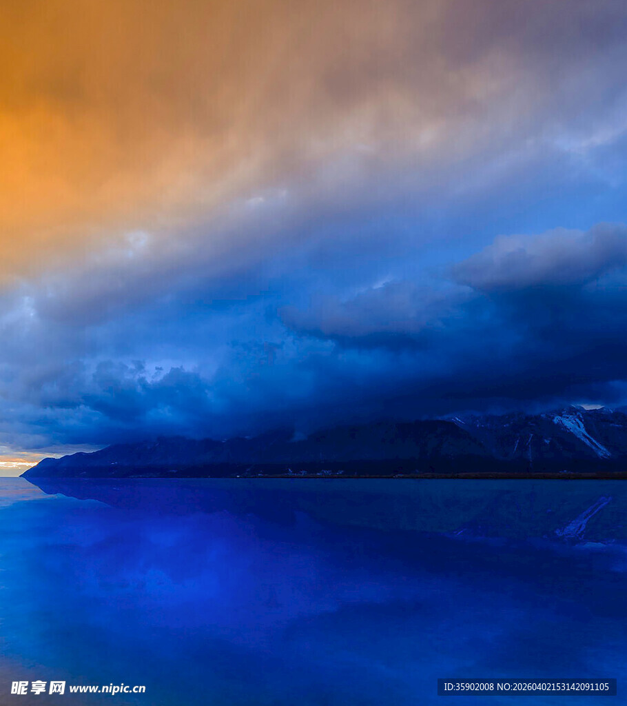 壮丽湖景与绚烂天空